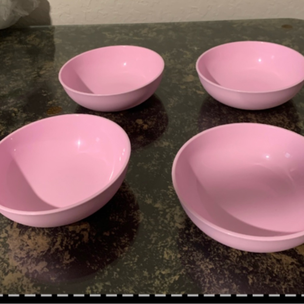 Set of 4 bowls brand new Tupperware color baby pint